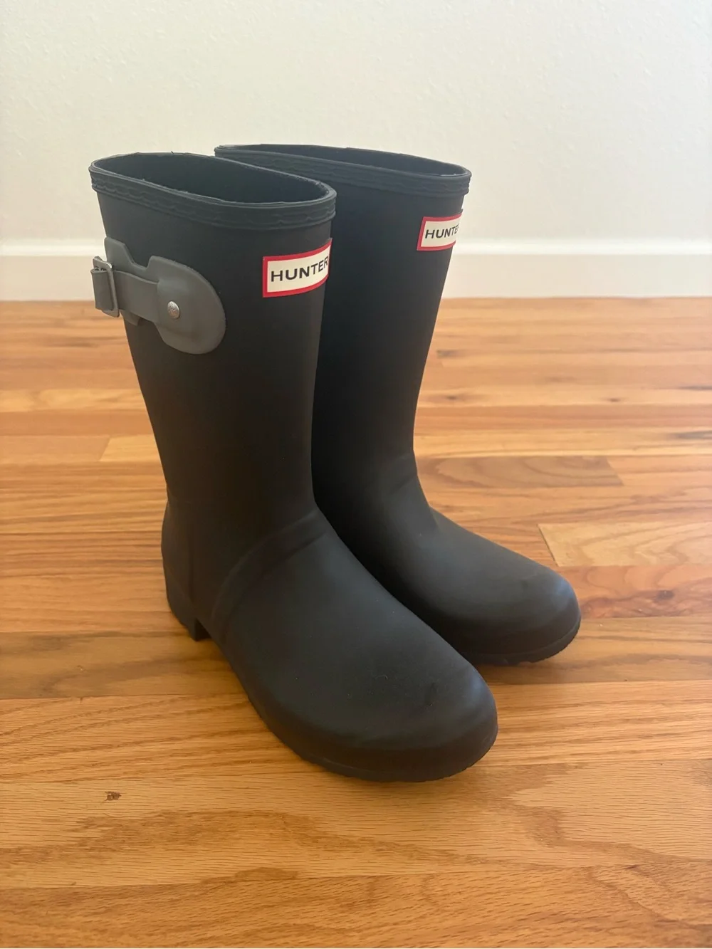 NWOT Women’s Hunter Black Rain Boots Size 8